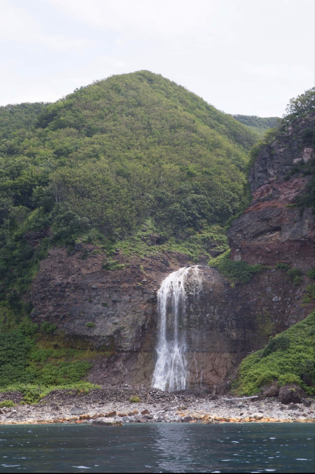 北海道
知床（世界遺産）
●野生のエゾシカ
●硫黄岳とカムイワッカの滝
●...