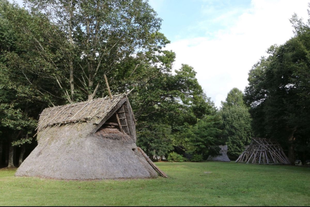 茅野市
●茅野市尖石縄文考古館の竪穴式住居
●茅野市尖石縄文考古館
●尖石...
