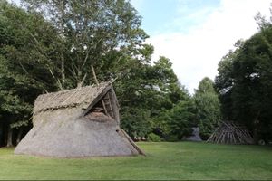 茅野市
●茅野市尖石縄文考古館の竪穴式住居
●茅野市尖石縄文考古館
●尖石...
