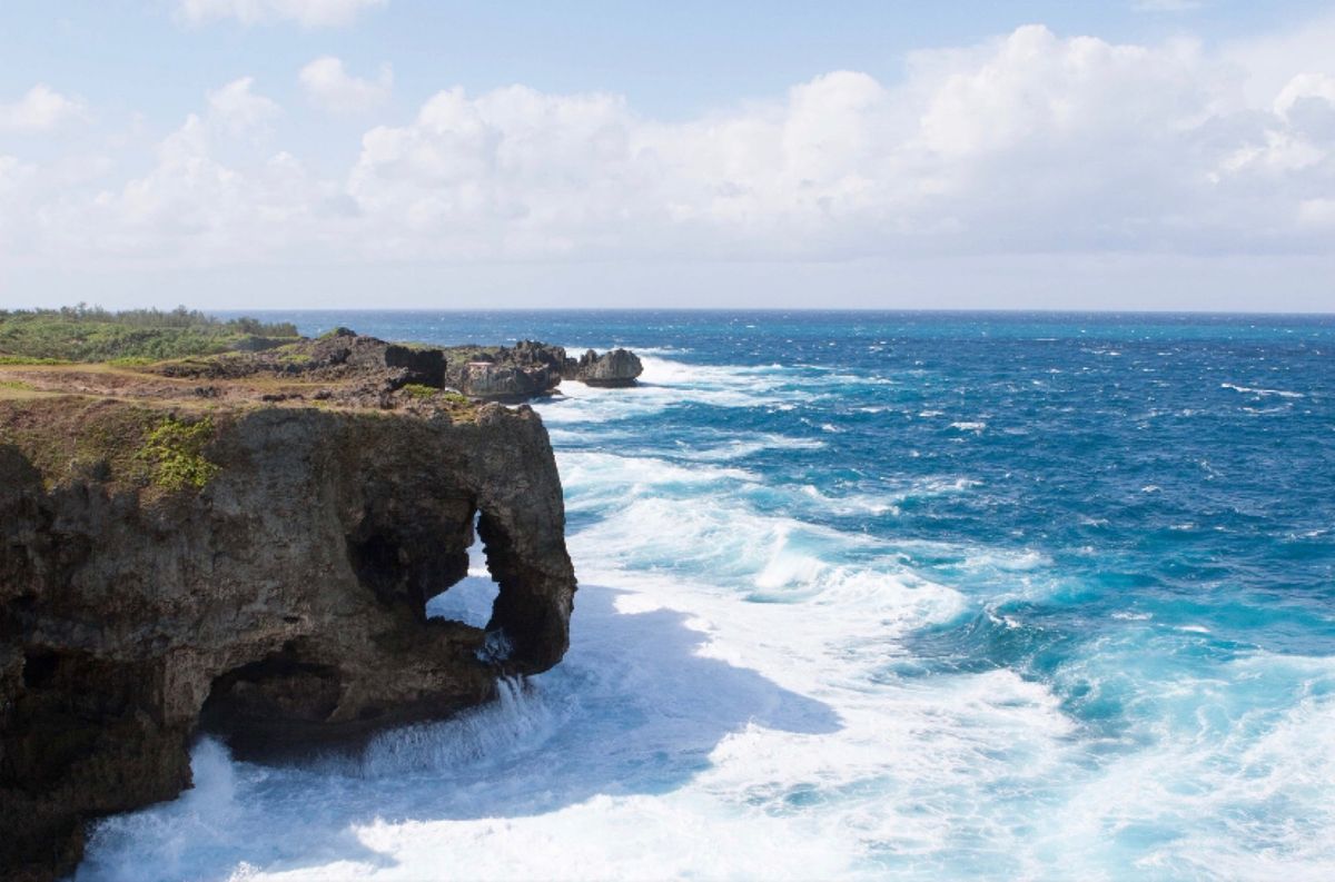 沖縄
恩名村
●万座毛
読谷
●ホテル日航アリビラの廊下
●ホテル日航アリ...