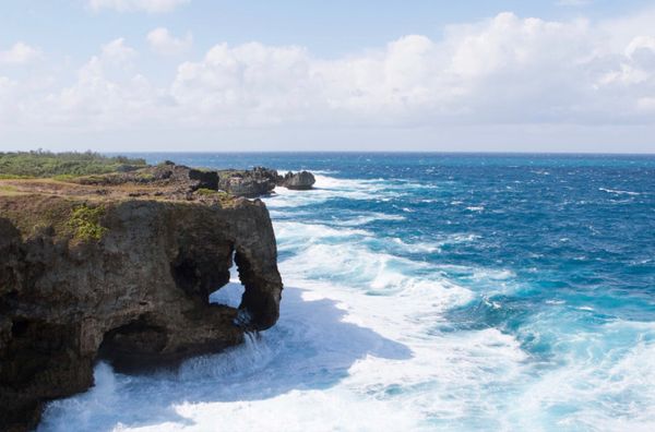 日本・沖縄県「沖縄」の写真：沖縄
恩名村
●万座毛
読谷
●ホテル日...