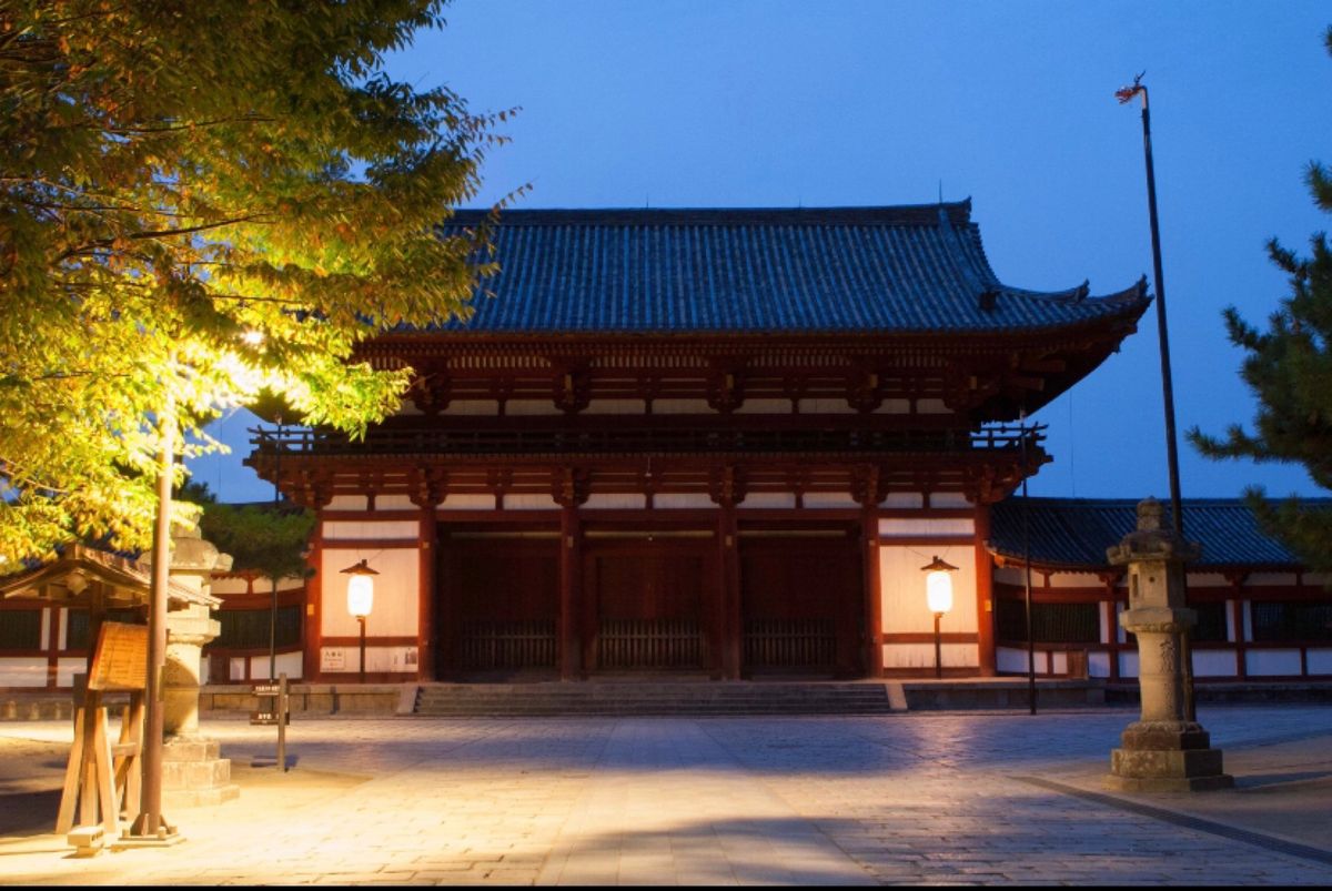奈良
●東大寺　山門の夜景（世界遺産）
●東大寺　大仏殿（世界遺産）
●東...
