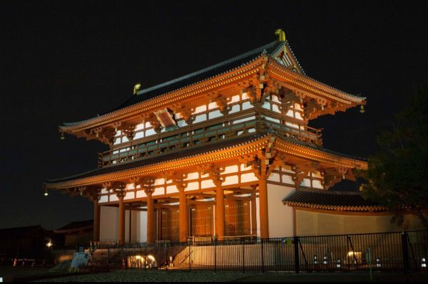 日本・奈良県「奈良　世界遺産をめぐる旅」の写真：奈良
●朱雀門のライトアップ
●朱雀門
...