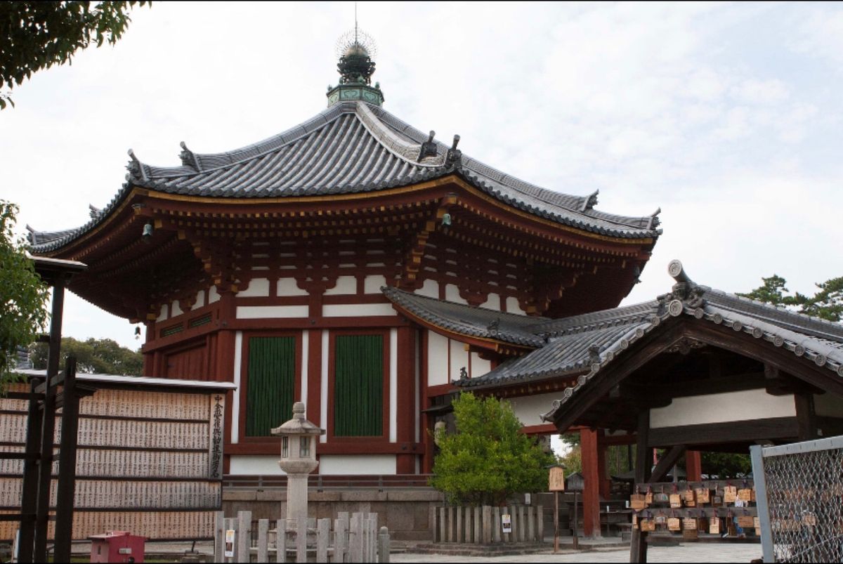 奈良
●猿沢池から見た興福寺五重塔（世界遺産）
●興福寺　聖徳太子十六歳孝...