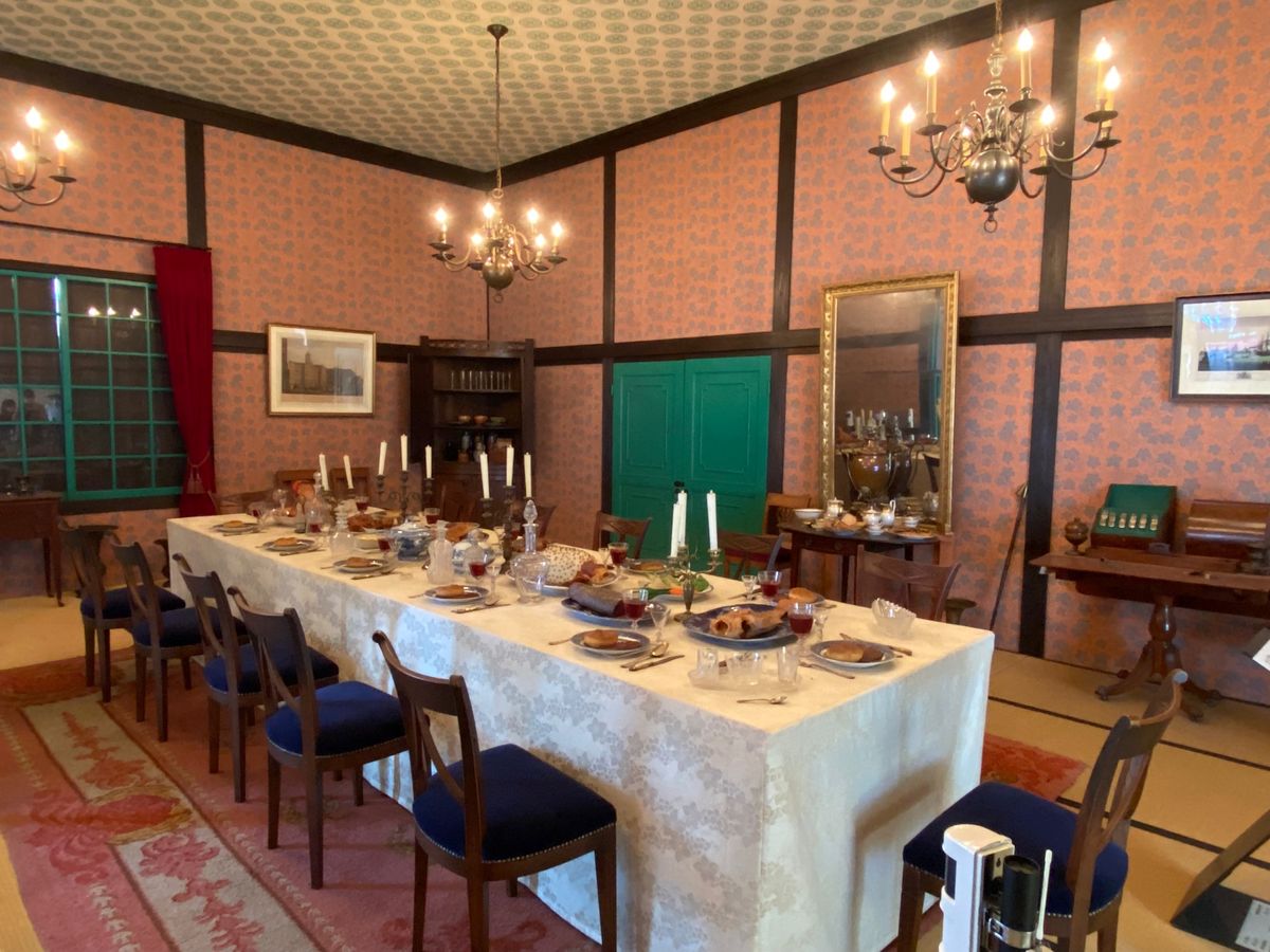 長崎　出島
●カピタン部屋　オランダ商館の生活が再現されている
●当時の食...