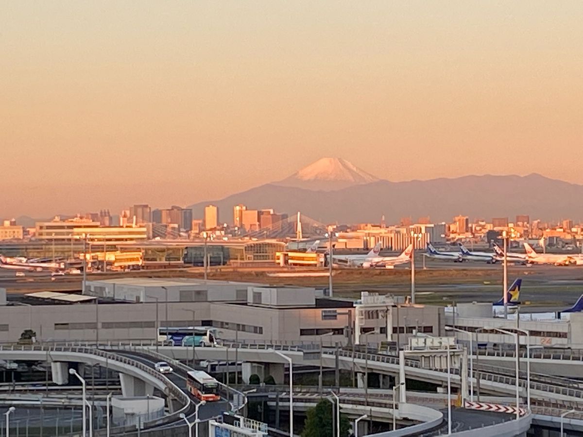 羽田空港
●エクセル東急ホテル羽田から見えた朝の風景
●一枚目の遠くを引っ...