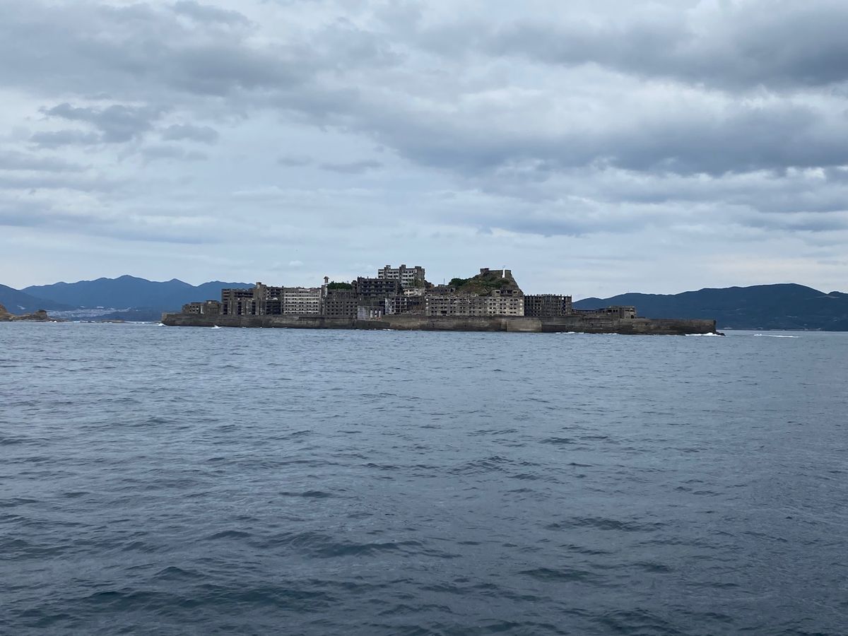 長崎
●軍艦島（世界遺産）
●文明堂の本店の入り口
●文明堂本店の店内
●...