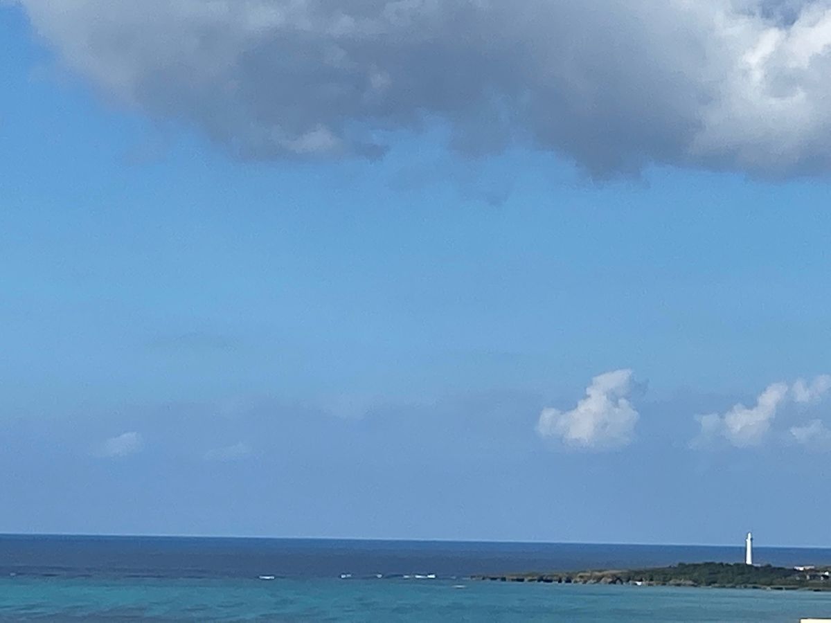 沖縄
●アリビラの部屋のベランダから見える海
●アリビラの部屋のベランダか...