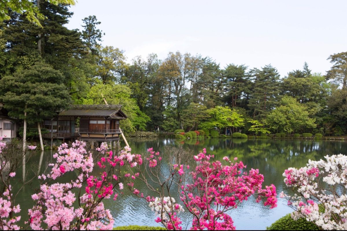 石川県金沢市
●金沢城
●金沢城
●兼六園
●兼六園の滝にかかった小さな虹...