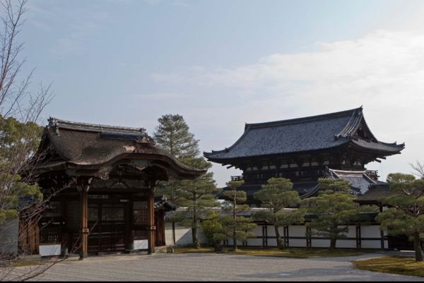 日本・京都府「京都　世界遺産をめぐる旅」の写真：京都市
仁和寺（世界遺産）
●仁王門と勅...