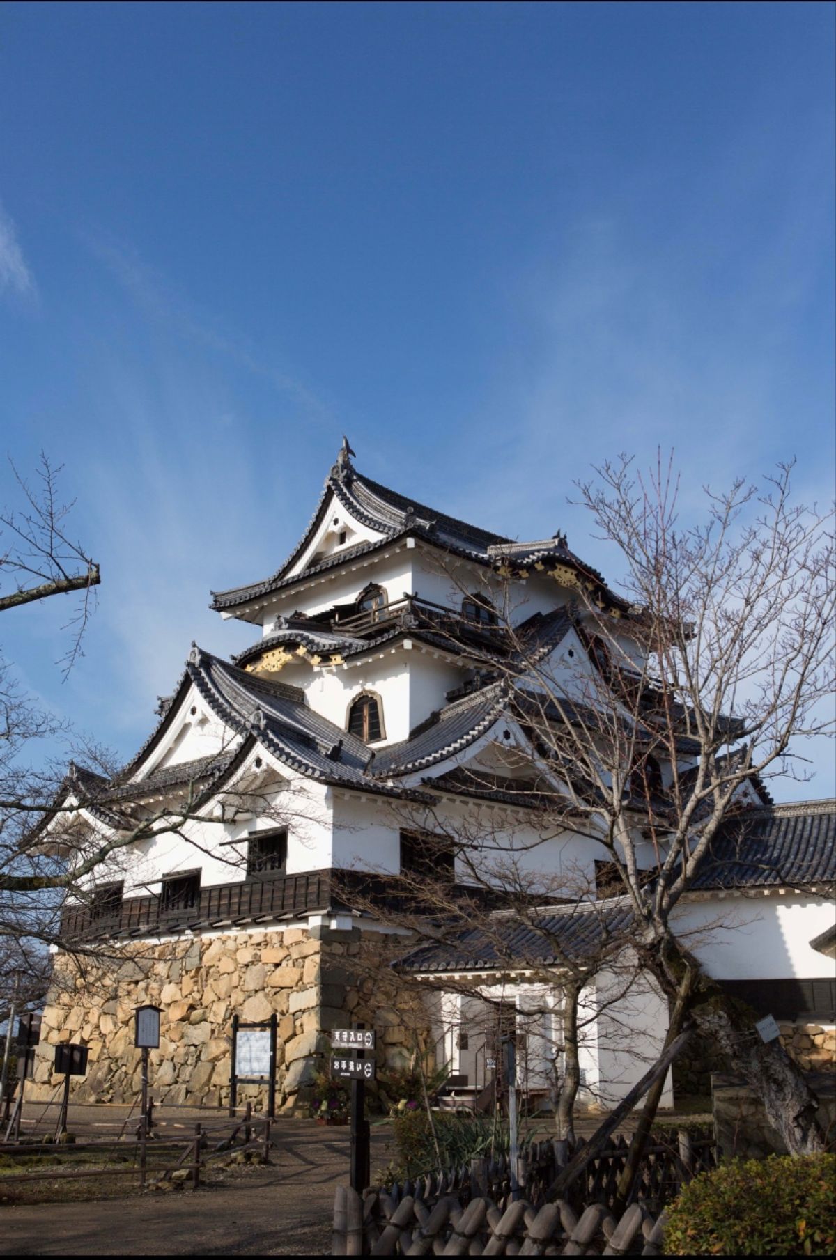 滋賀県彦根市
●彦根市
●彦根城
●彦根城の屋根裏
●彦根城の廊下

彦根...