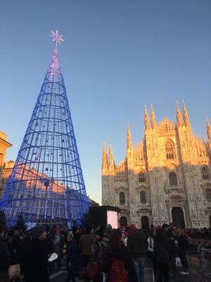 oh~madonnina~(ミラノの歌)
近くのトリノやジェノヴァに比べた...
