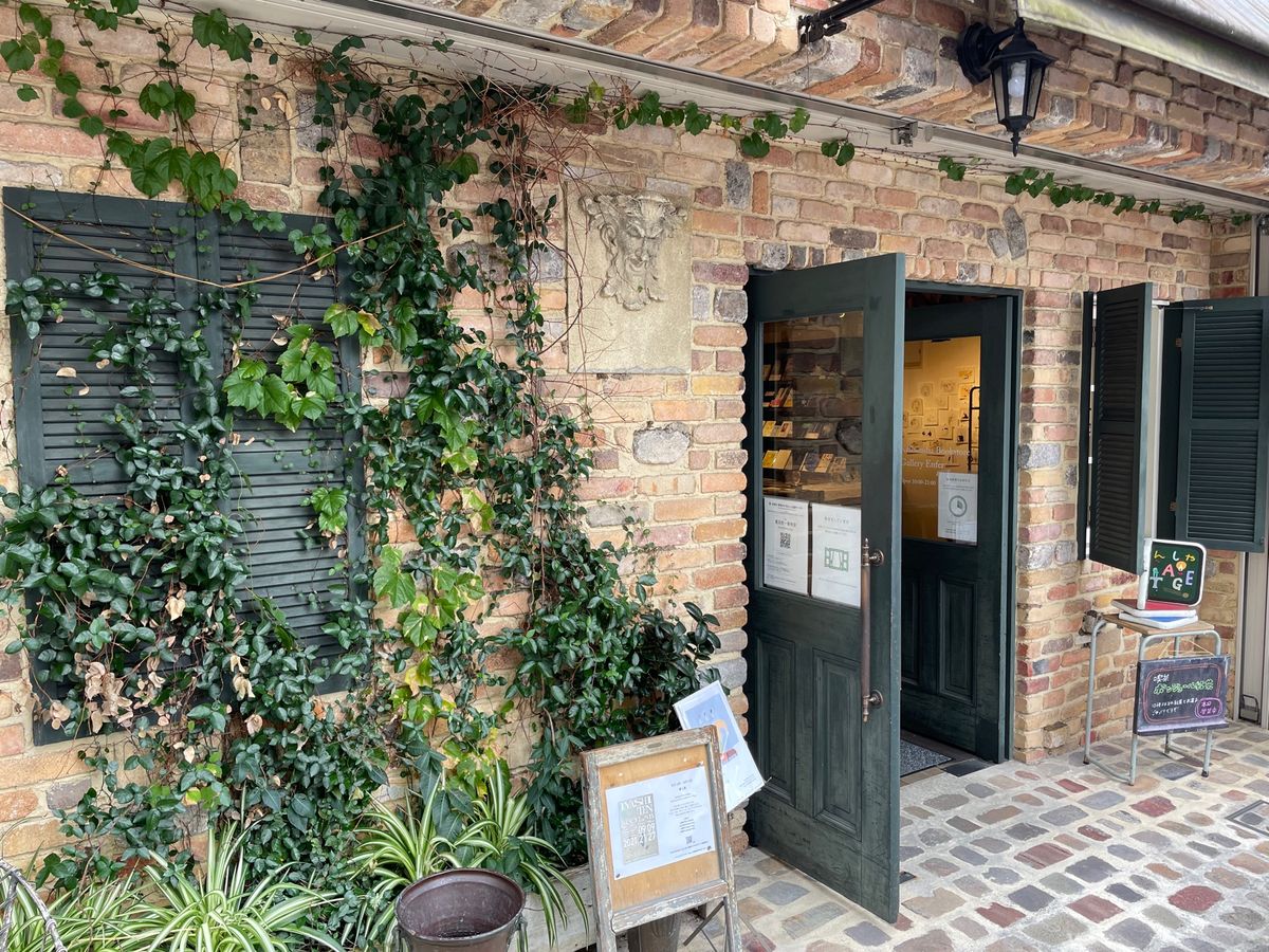 鞍馬から叡山電鉄で一乗寺に戻ってお昼ご飯。一乗寺と言うとラーメンです。濃厚...