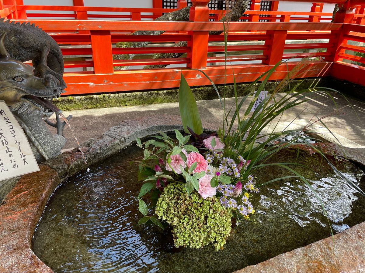 山道を降りたところは鞍馬寺。