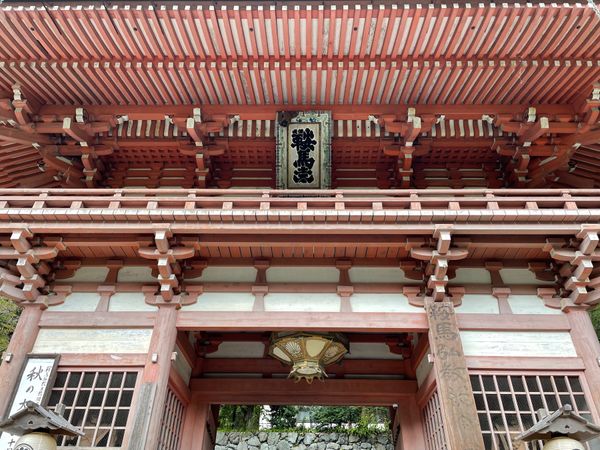 日本・京都府「京都鞍馬のハイキング」の写真：叡山電鉄の鞍馬駅には天狗がいました。（笑）