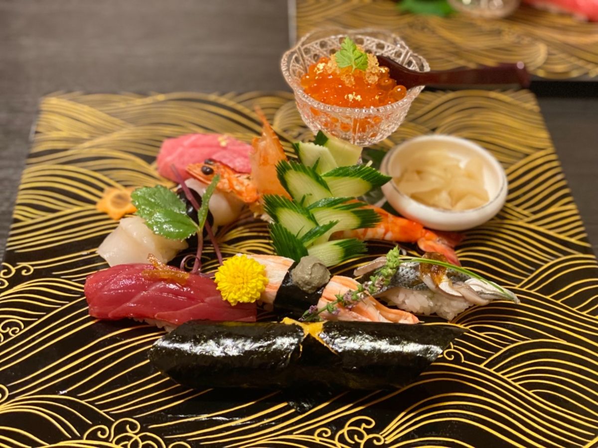 欲望の塊みたいな1日の締めは
3人のお気に入りのお寿司屋さん🍣
すし割烹 ...