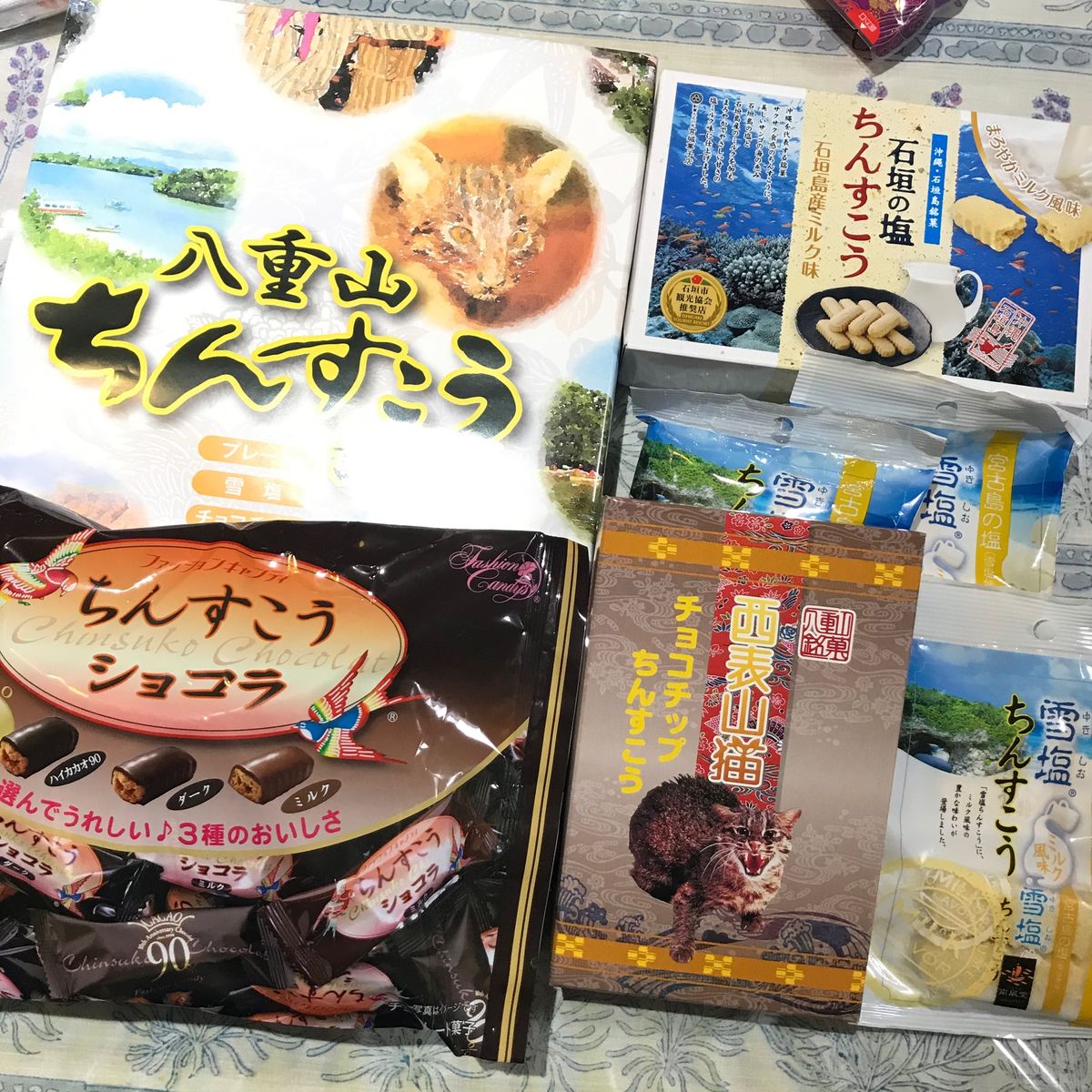 お土産いろいろ。
こんなに買ったっけなぁ。（他にもまだある）
個人的には西...