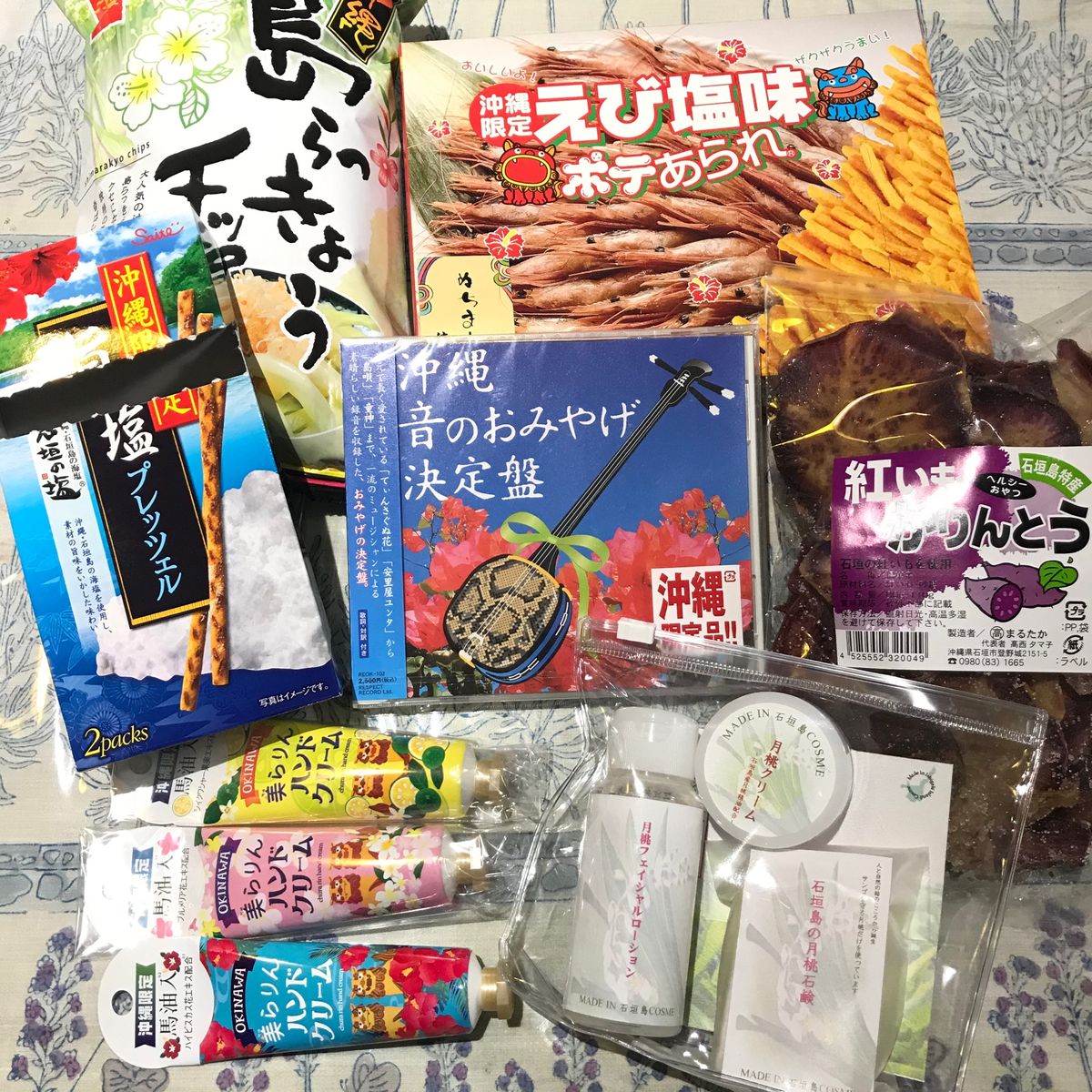 お土産いろいろ。
こんなに買ったっけなぁ。（他にもまだある）
個人的には西...