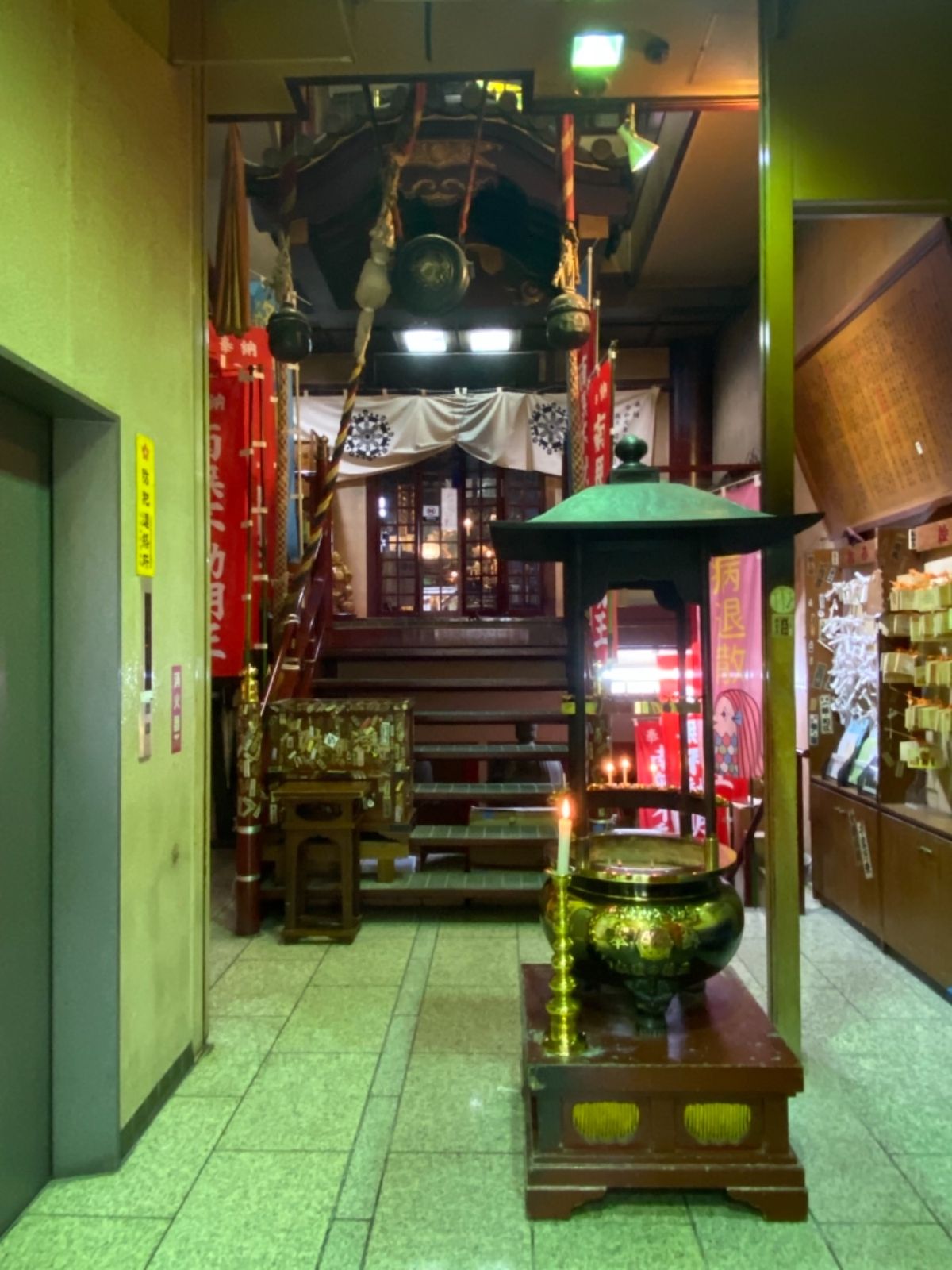 仙台四郎安置の寺 三瀧山不動院

商店街通ってる最中に
突然「寄ってく？」...