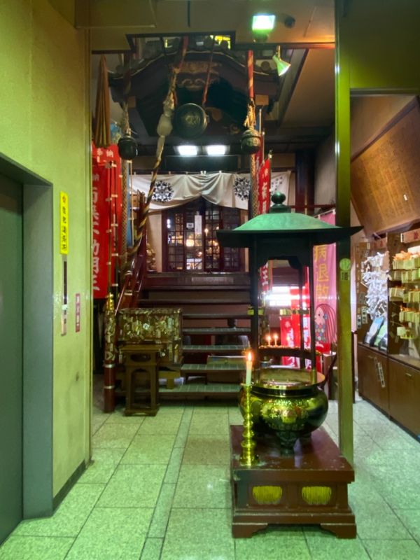 日本・宮城県「マイル修行のため弾丸日帰り仙台旅行」の写真：仙台四郎安置の寺 三瀧山不動院

商店街...