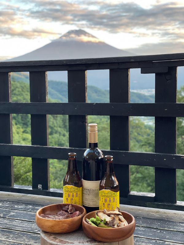 日本・山梨県「河口湖と富士山を眺めながらキャンプ⭐︎」の写真：朝焼けから夜景まで様々な表情の富士山を眺...
