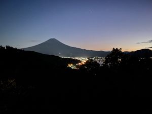 朝焼けから夜景まで様々な表情の富士山を眺めながらキャンプ⭐︎こんなに富士山...