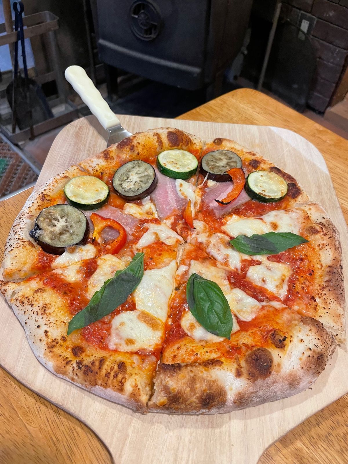 翌日、ランチで行ったスモーク料理屋さん♡
雰囲気もお料理も最高ーー♡