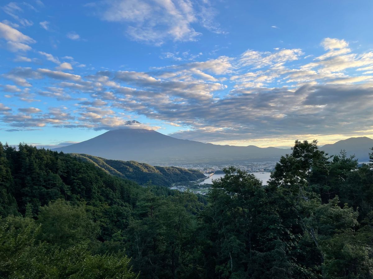 朝焼けから夜景まで様々な表情の富士山を眺めながらキャンプ⭐︎こんなに富士山...