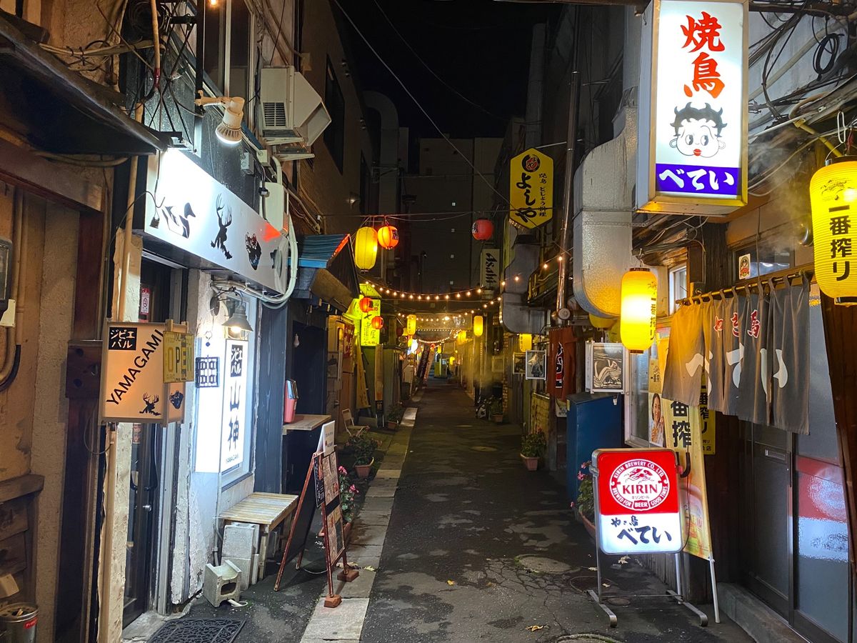 旭川 旅篭 HATAGO

夕飯はホテルから近い隠れ家風の居酒屋へ
雰囲気...