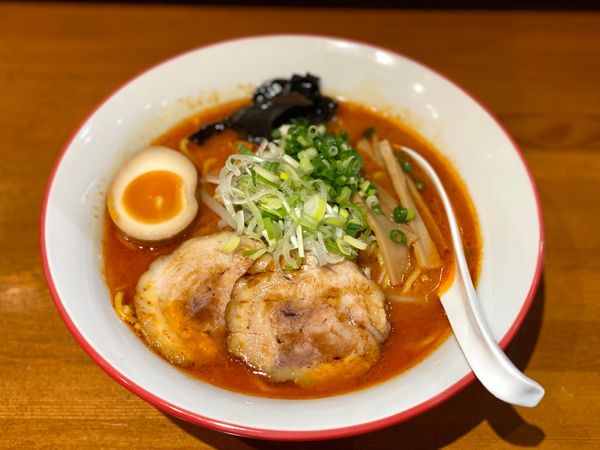 日本・北海道「念願の旭山動物園と青い池へ🤩」の写真：北海道最後の食事は
辛いラーメン14

...
