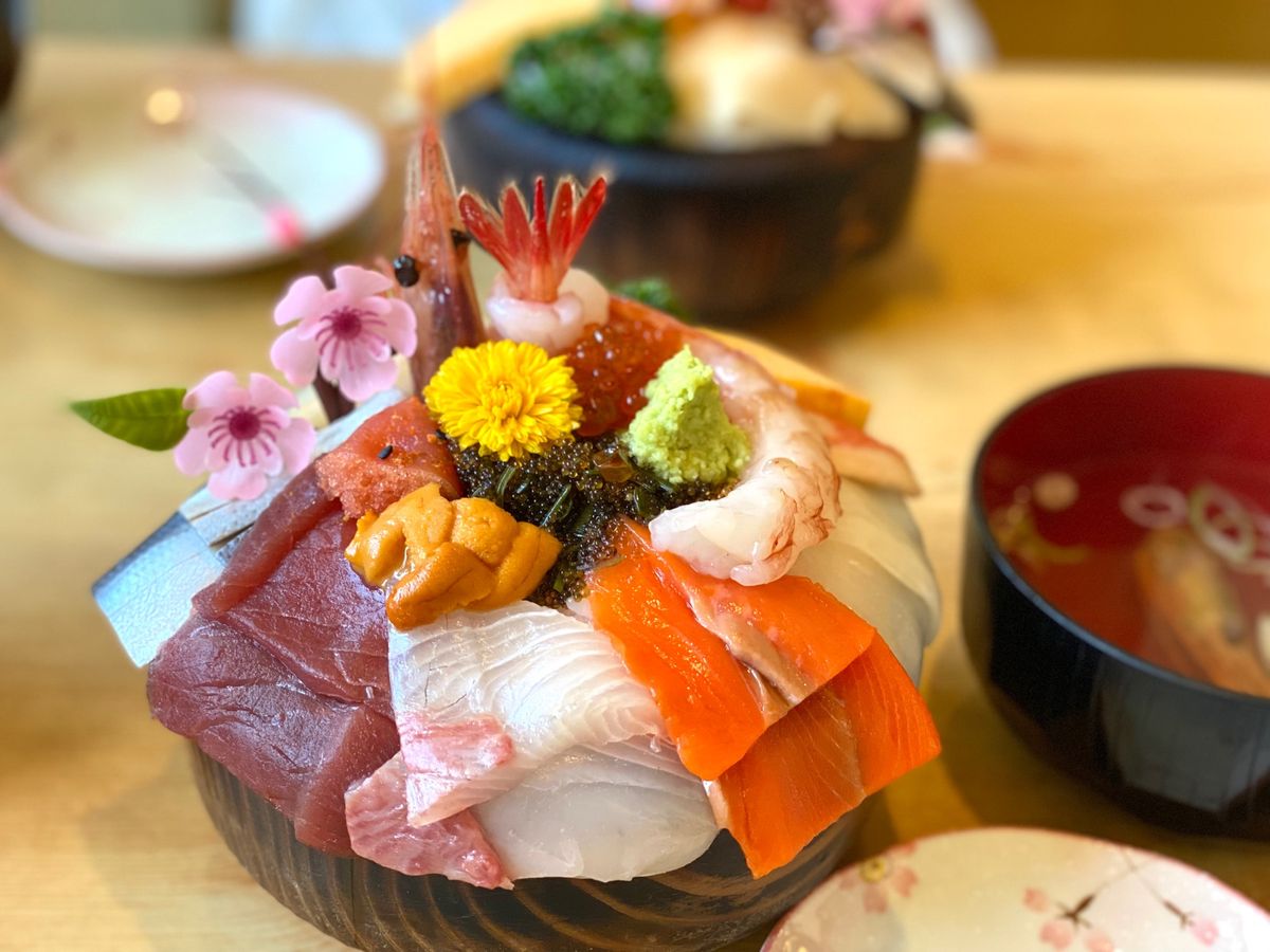 幸寿司

北海道に着いて最初に食べたのは海鮮丼❤️
少し底上げしてあるけど...