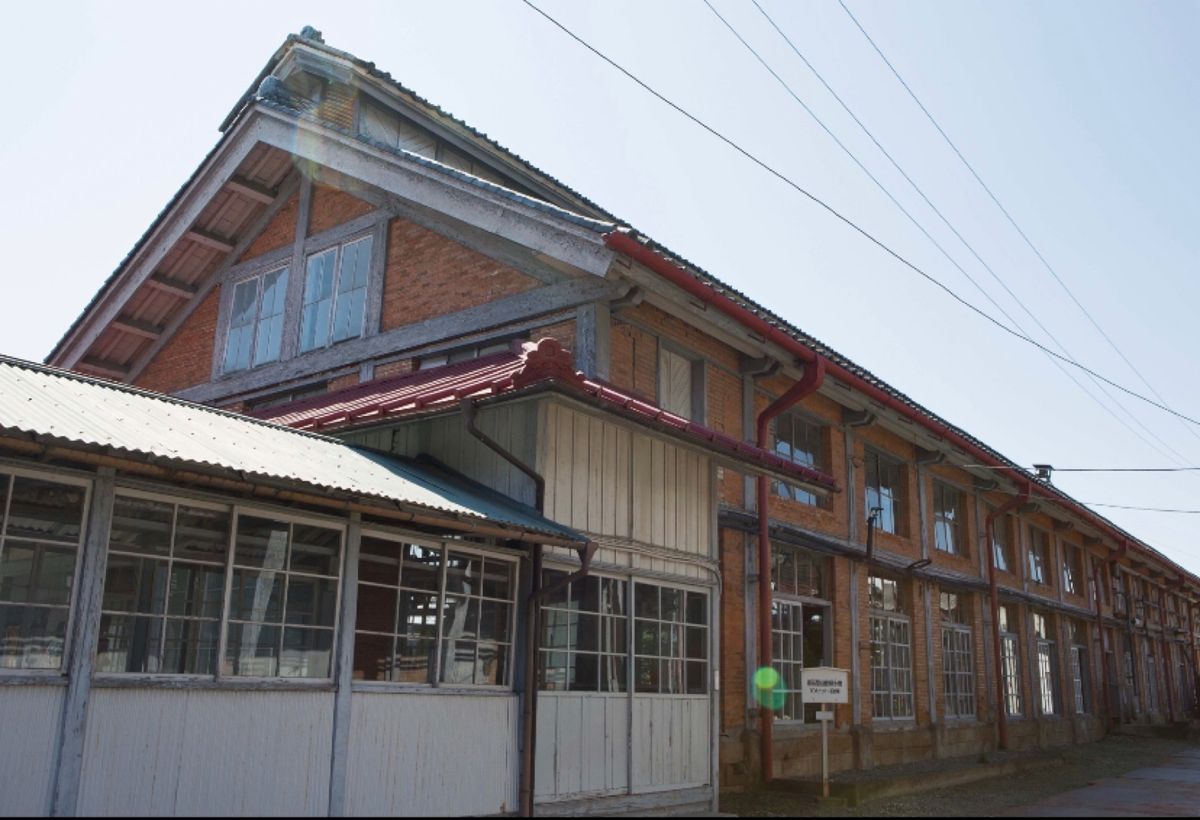 群馬県富岡市
富岡製糸場（世界遺産）
●東置繭所
●製糸所
●製糸所の機械...