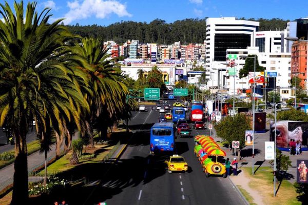 エクアドル・Quito「エクアドル在住」の写真：エクアドルの首都の新市街
まぁまぁ発展し...