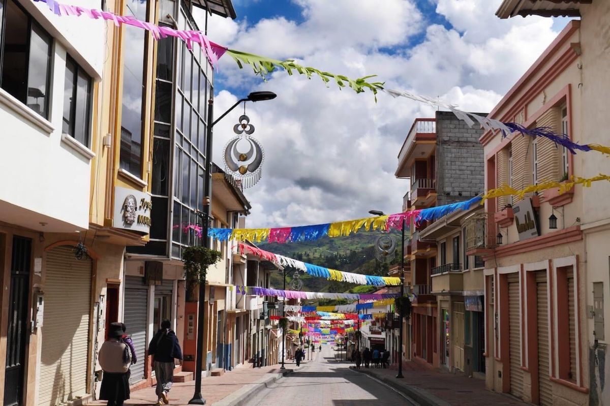 クエンカから1時間半くらいでいけるチョルデレグという町。
貴金属製品が有名...