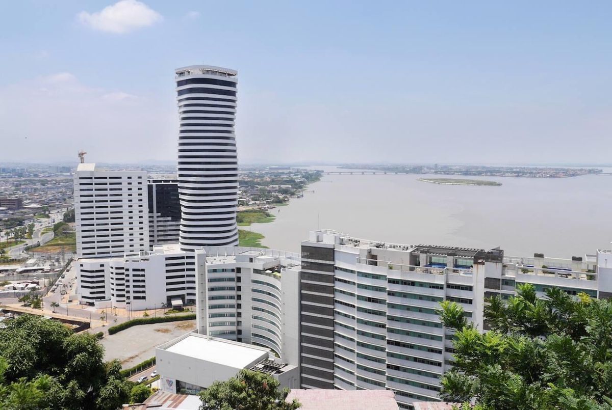 エクアドル最大の港湾都市 グアヤキル。
治安悪めですが、慣れればまぁまぁい...