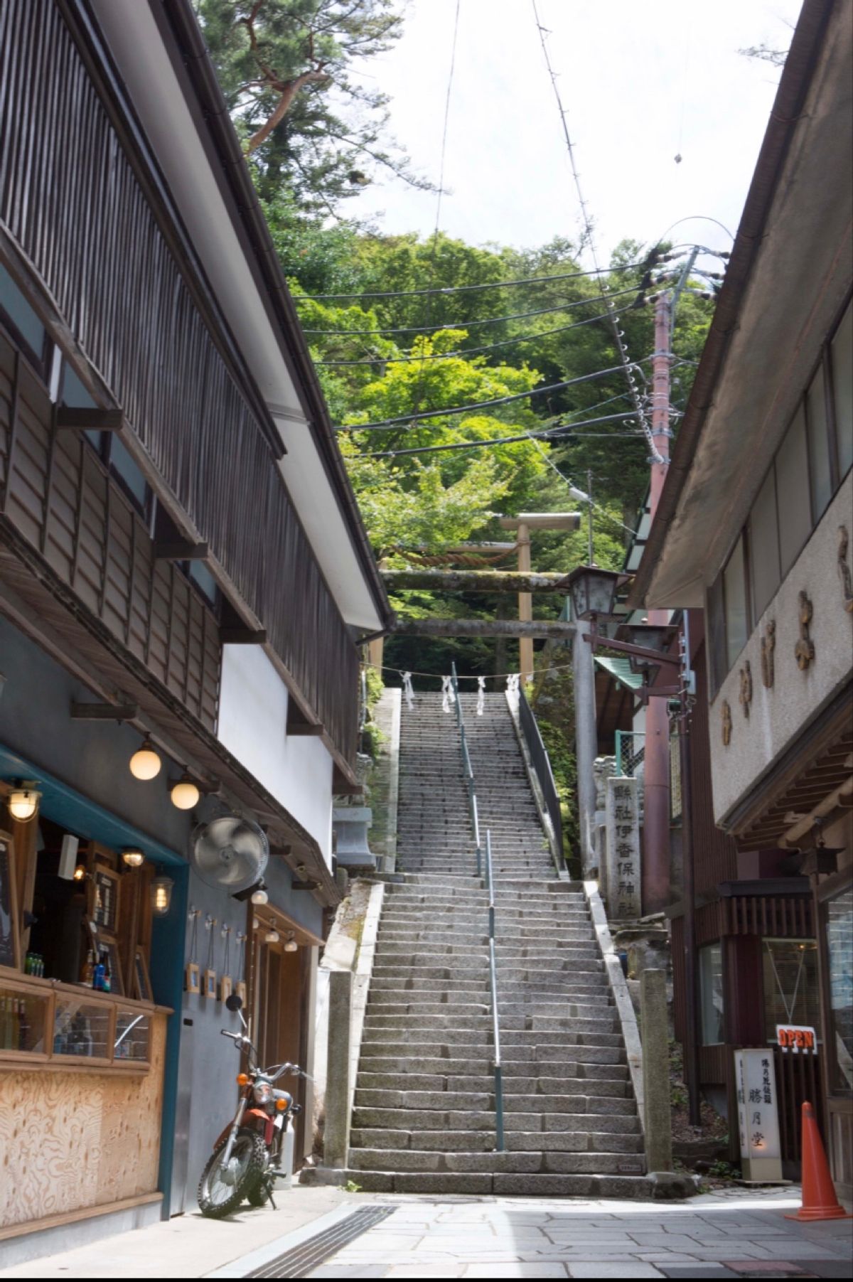 群馬県渋川市
●景風流の宿かのうやのおしゃれでレトロなラウンジ
●伊香保の...