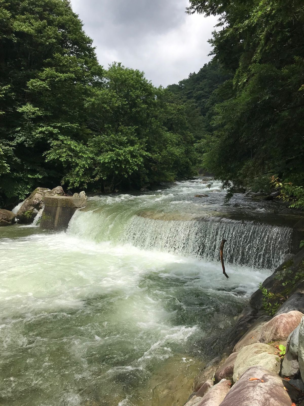 群馬県みなかみ町
●水上山荘の玄関
●水上山荘のラウンジ
●水上山荘の裏を...