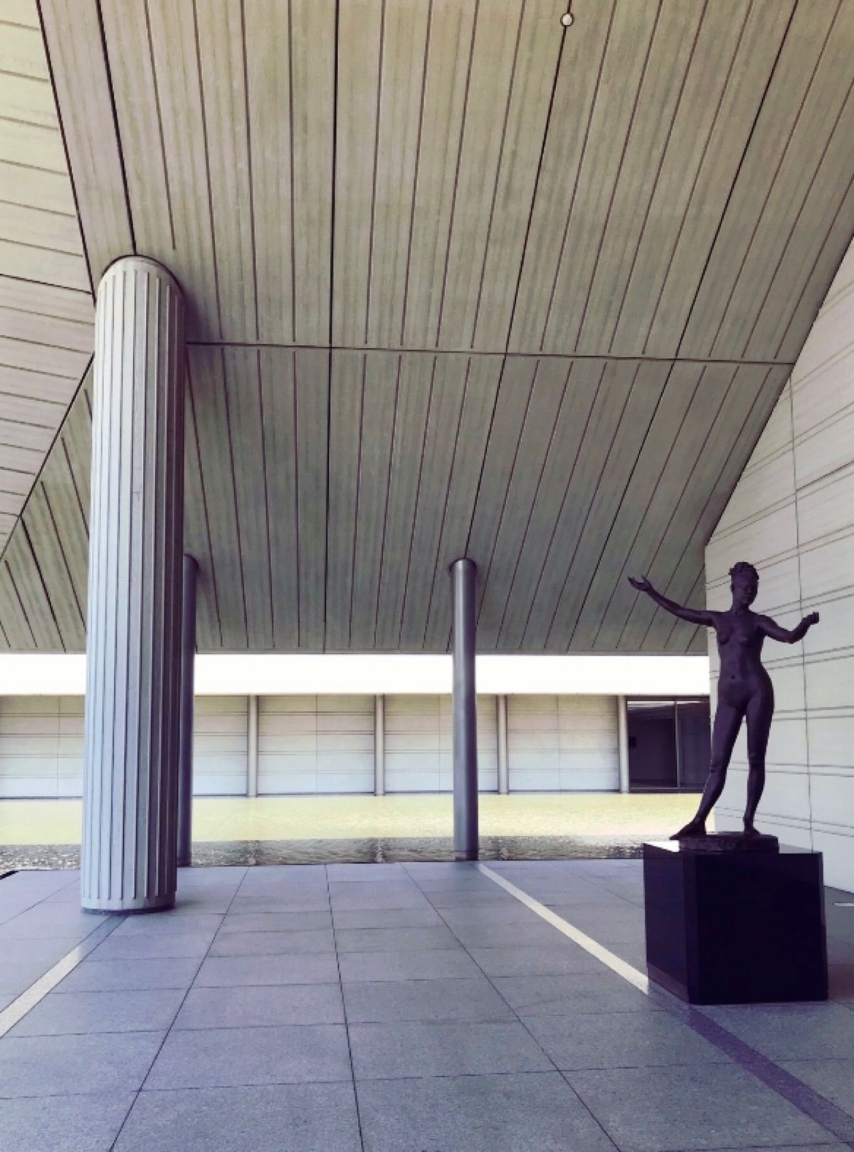 滋賀県守山市
●佐川美術館

素敵な美術館だった。必ずもう一度行く。