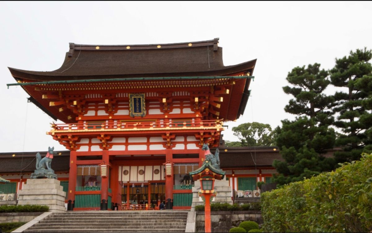 京都市
伏見稲荷大社
●千本鳥居
●楼門
●外拝殿
●千本鳥居

はじめて...