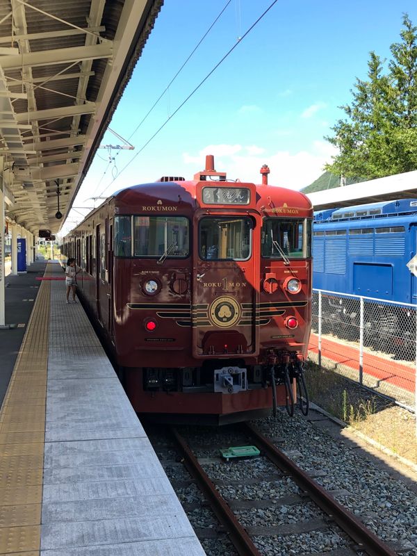 日本・長野県「しなの鉄道ろくもん」の写真