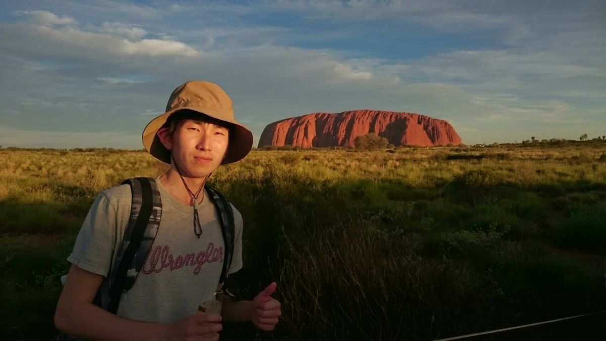 ウルル、カンガルーを見た後、カンガルー肉を食べた。牛肉と味、風味が変わらな...