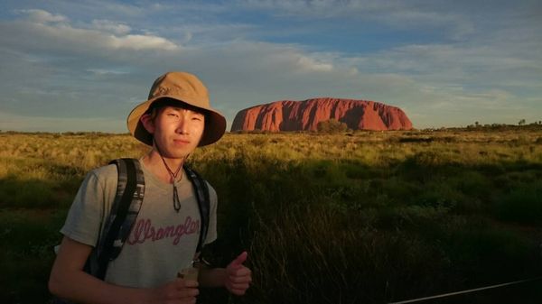 「オーストラリア」の写真：ウルル、カンガルーを見た後、カンガルー肉...