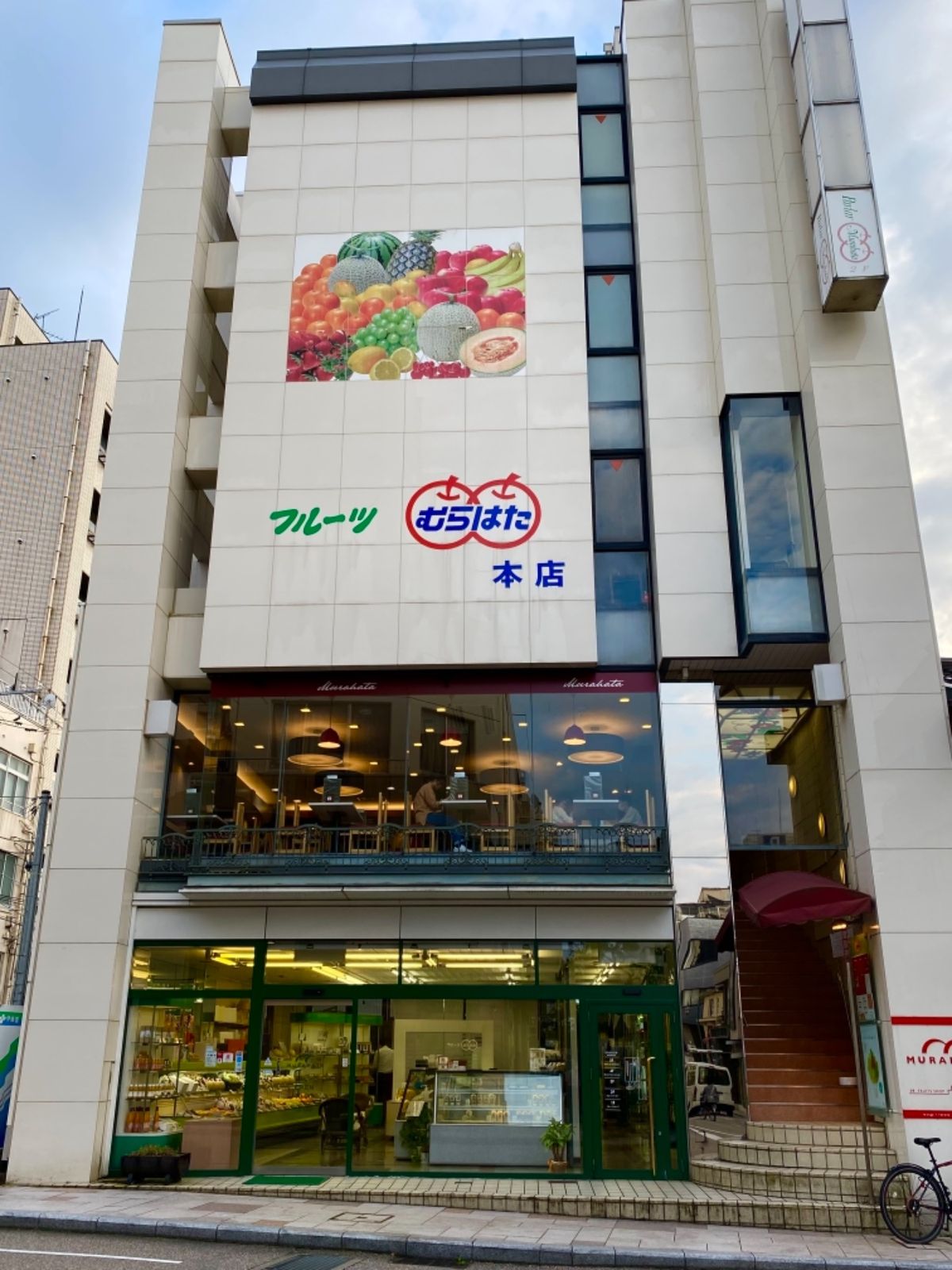 フルーツむらはた

元金沢在住の同僚に教えてもらった
絶品フルーツパフェ屋...