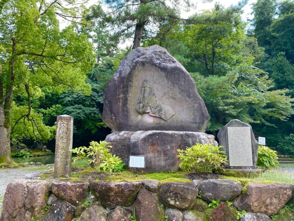 尾山神社

夕方にいくとステンドグラスから良い感じに光が通って
さらに綺麗...