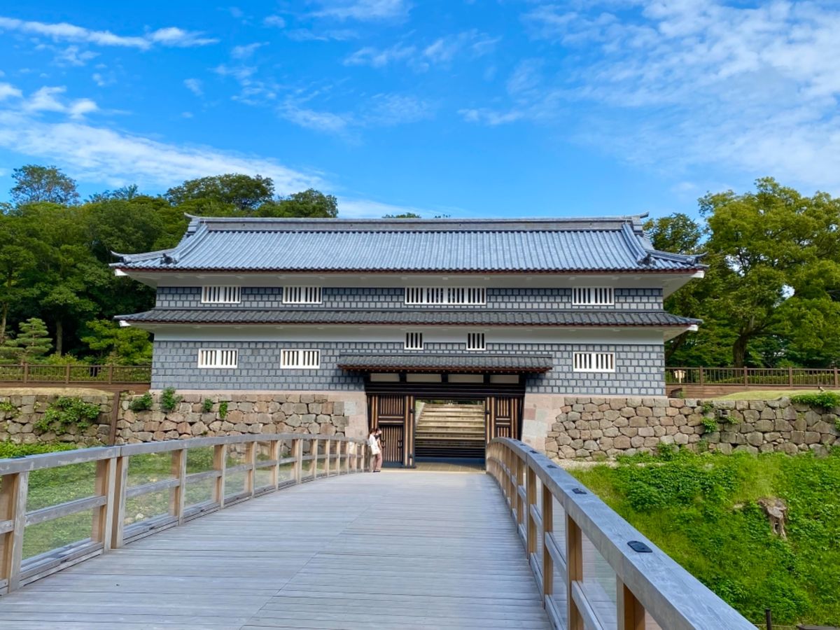 尾山神社

ここを渡るとお隣は兼六園