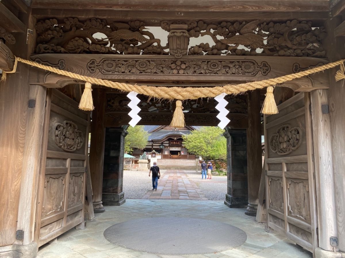 元金沢在住の同僚に教えてもらった
尾山神社

スタンドグラスの和洋折衷の門...