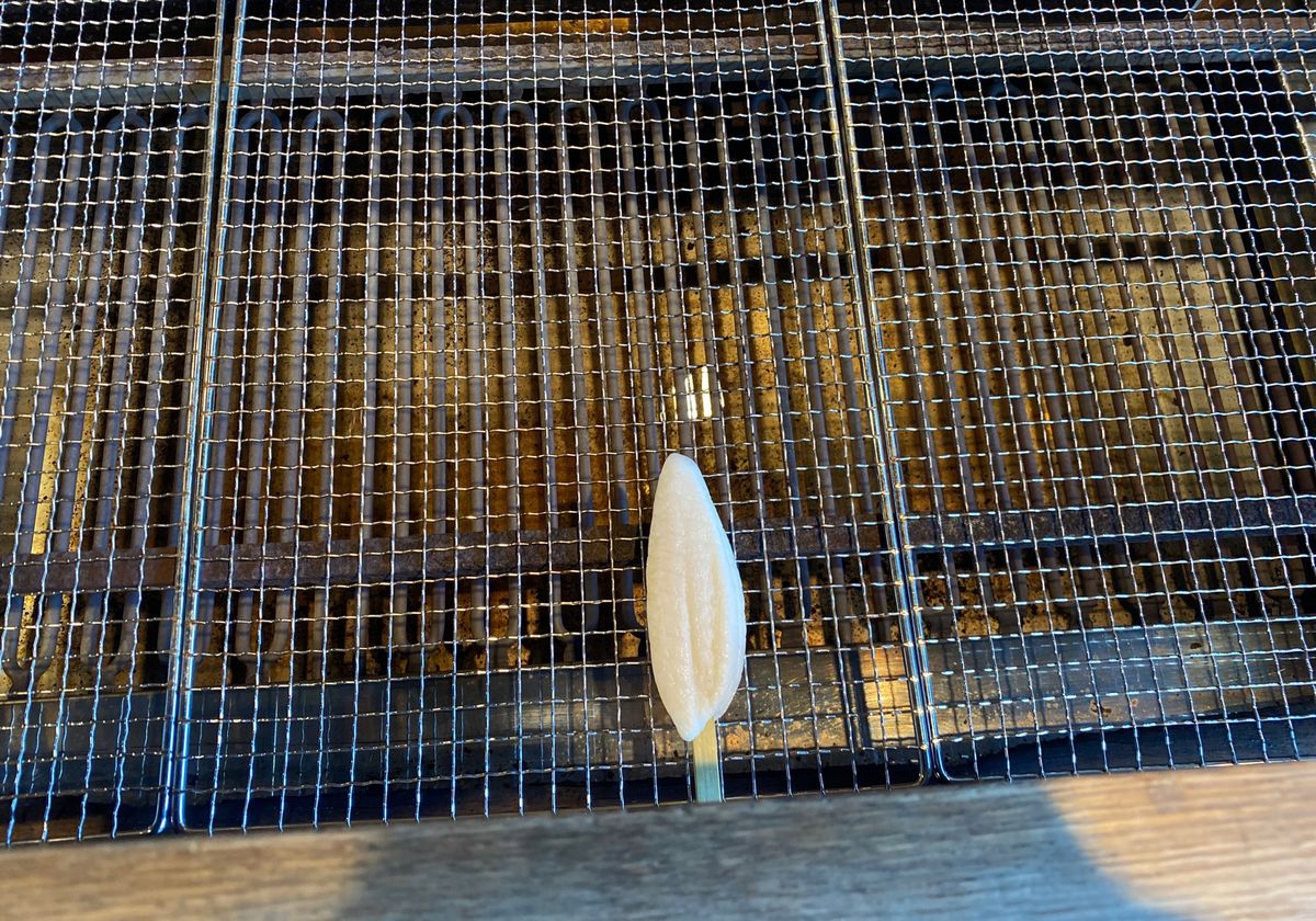 遅めのランチにウニといくらの二色丼と生牡蠣。
おやつに自分で焼く笹かまをい...