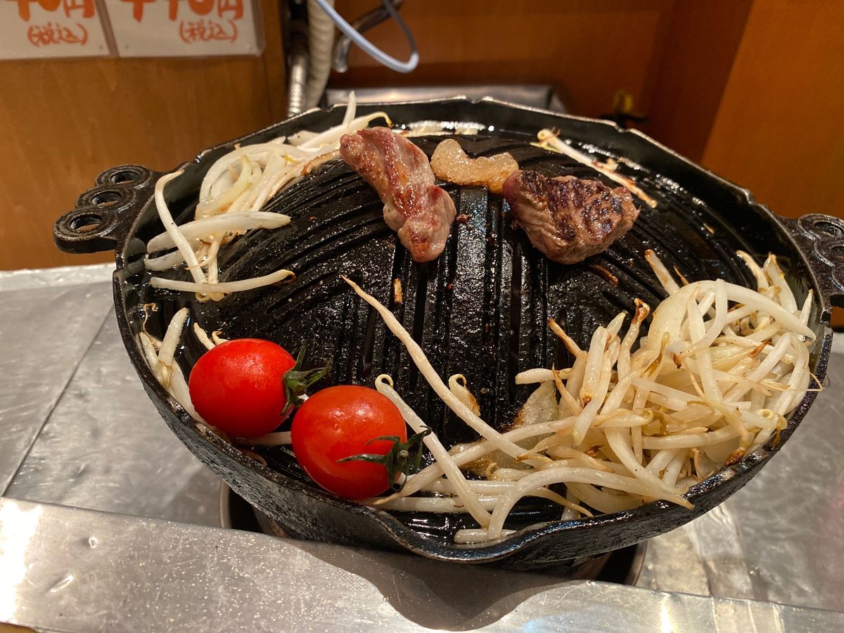 お昼ご飯はビールとジンギスカン。
生ラムと一緒にエゾシカも。
めちゃくちゃ...