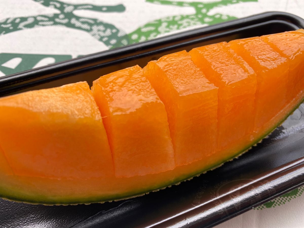 2日目の朝ご飯は二条市場で生牡蠣をモリモリ。
デザートのアサヒメロンの甘さ...