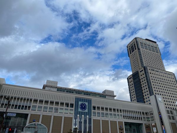 日本・北海道「一足早目の冬を感じに北海道」の写真：ちょっと晴れ間の見えた札幌駅前。
それで...